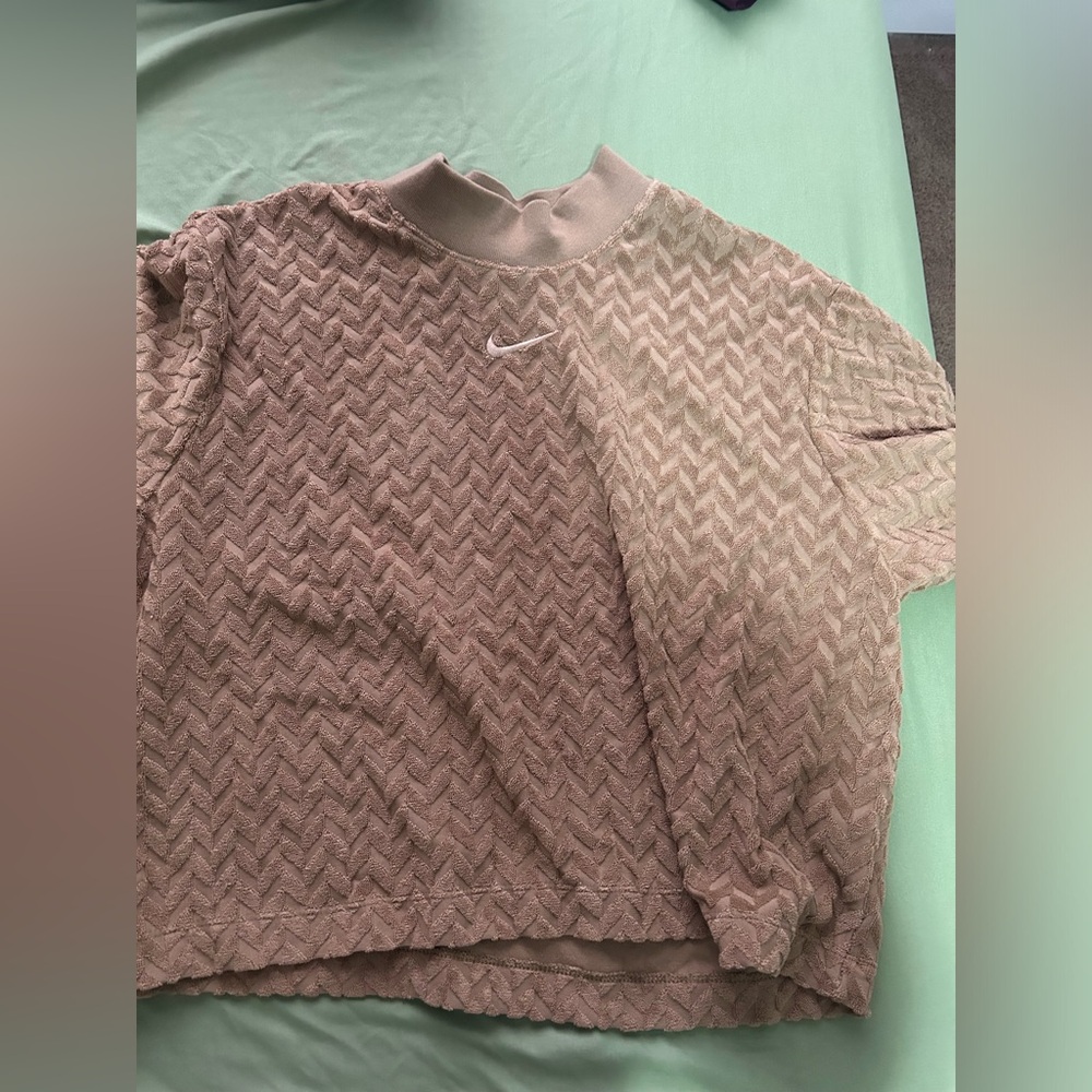 Tan Nike boxy shirt and sweatpants set. Worn once